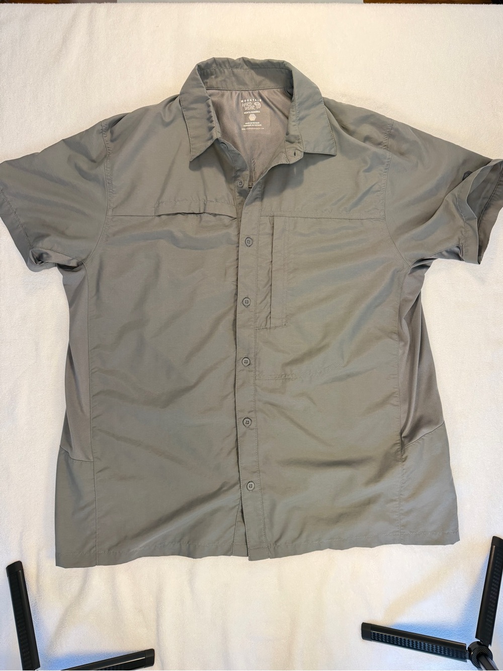 Mountain Hardwear Men’s Large Grey Short Sleeve Hiking Fishing Button Outdoor